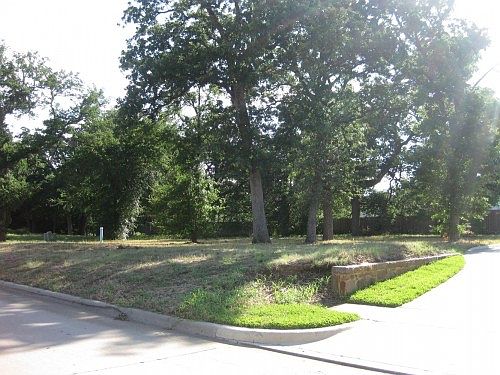 2nd image of 4408 Tree House Ln