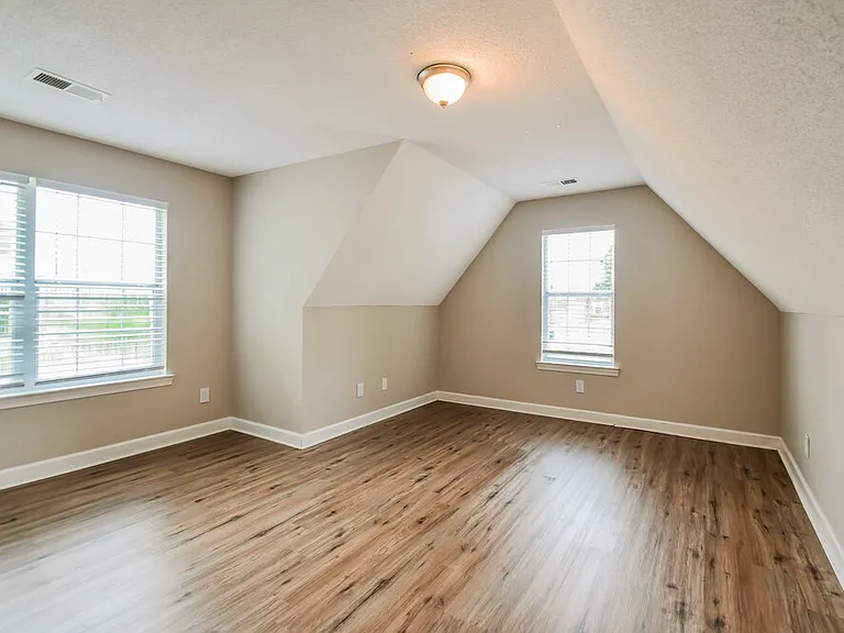 6304 Kingsview Dr — Photo 13