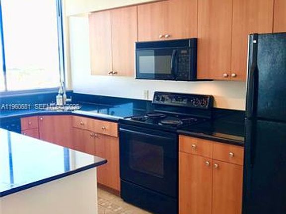 2nd image of 300 Biscayne Boulevard Way #4509