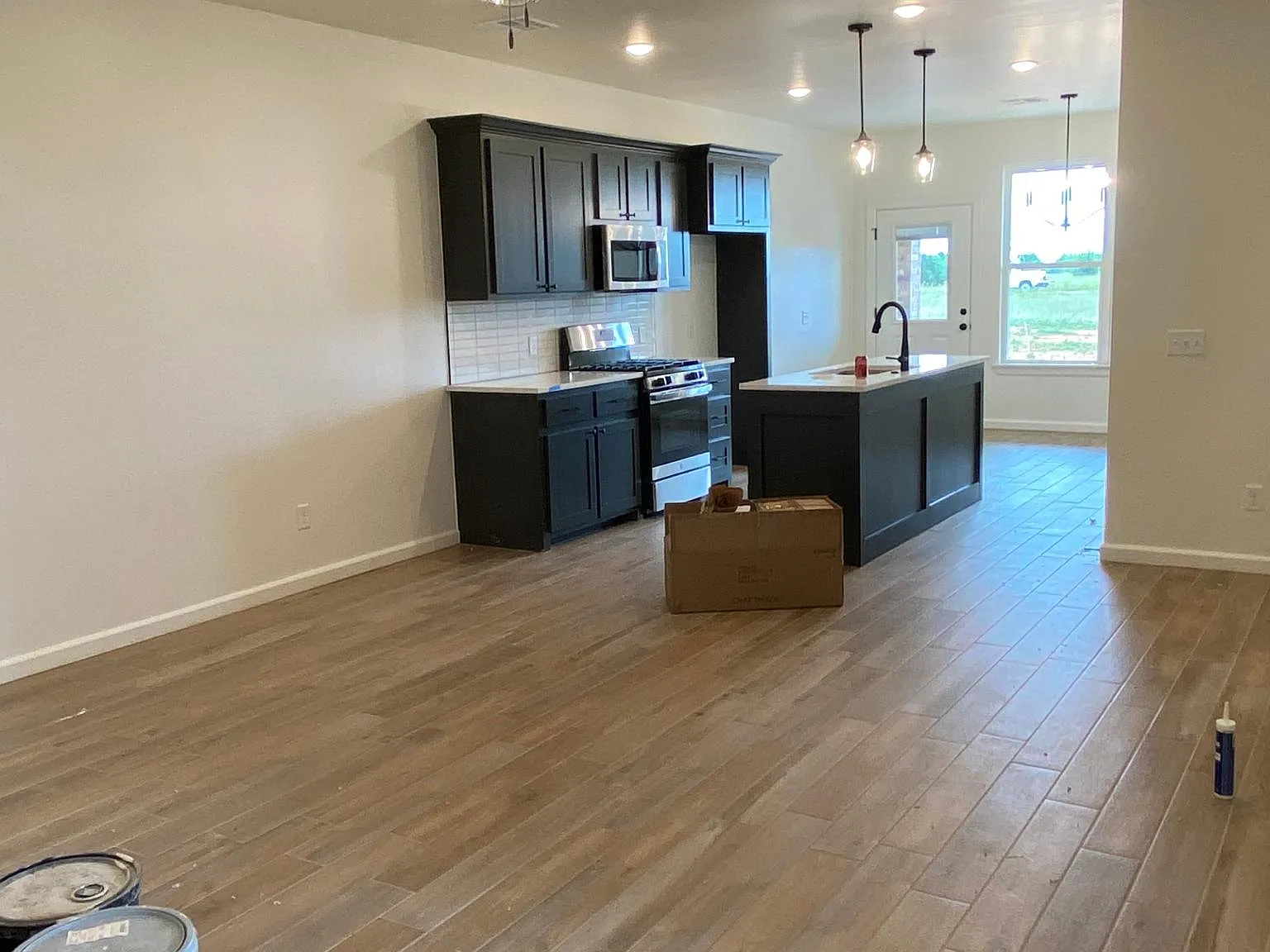 3 bed, 1438 sqft, $1,500 — Photo 2