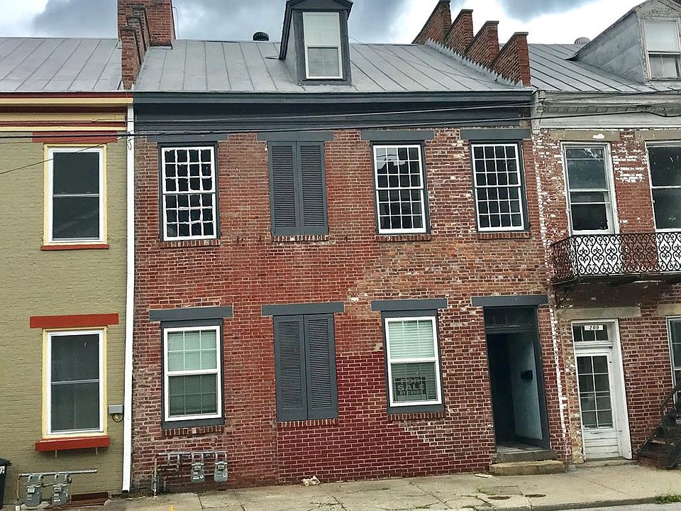 1st image of 211 W 2nd St