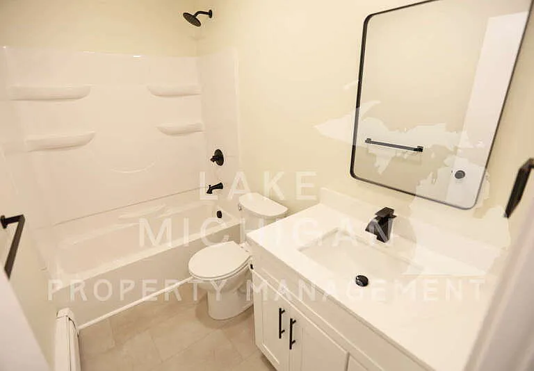 883 Emerald Ave NE — Photo 6