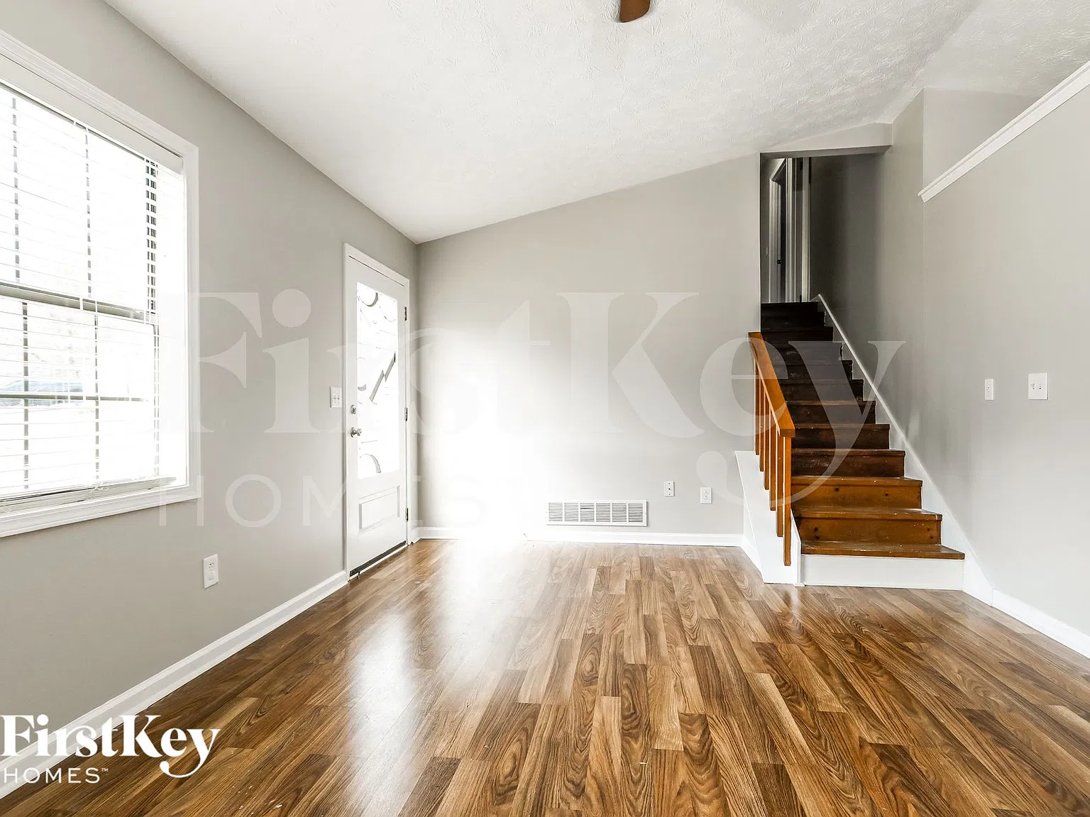 3 bed, 2.0 bath, 1094 sqft, $1,930 — Photo 4
