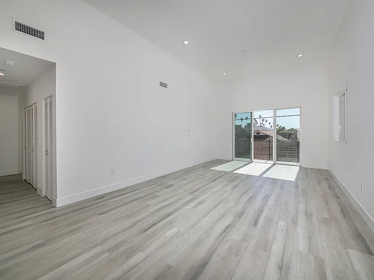 4550 W 18th St #4552-1/2 — Photo 4