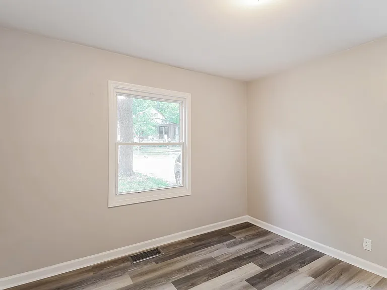 528464_028_bedroom_13109399.jpg