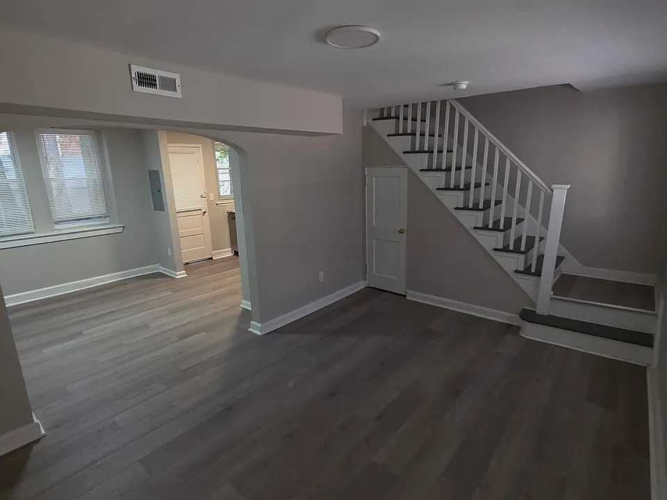607 W Maple Ave #17