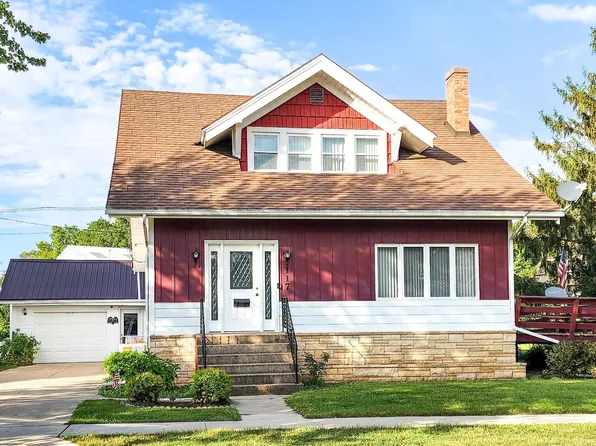 117 3rd St NW, Hopkinton, IA 52237
