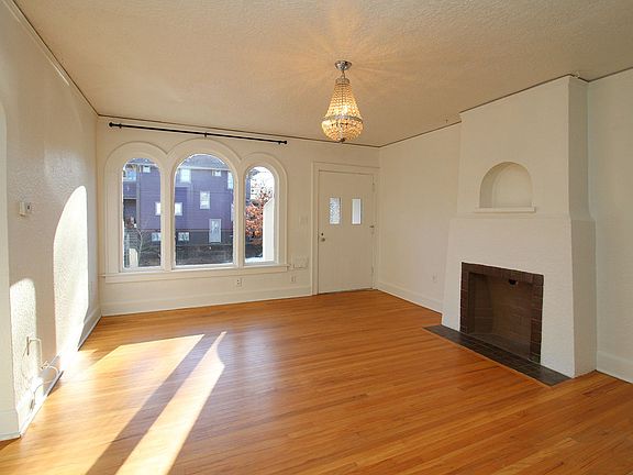 4th image of 2905-2915 SE Alder St #2911