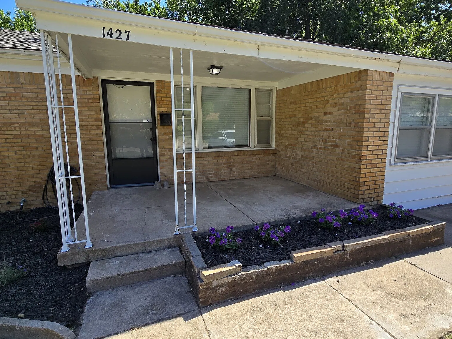 3 bed, 1121 sqft, $1,150 — Photo 1