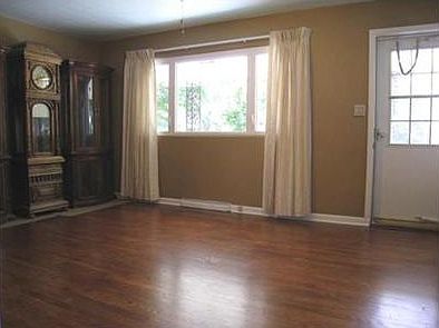3rd image of 2533 Benedict Ave