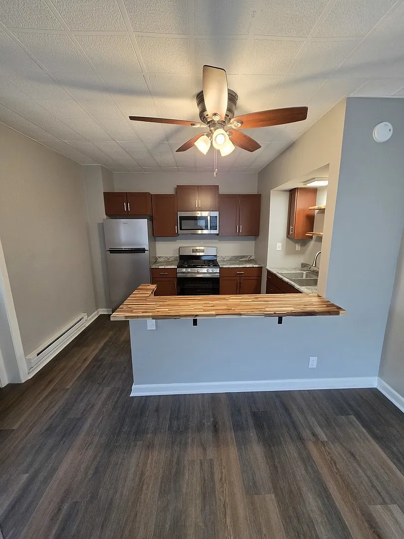 1 bed, 500 sqft, $1,200 — Photo 3