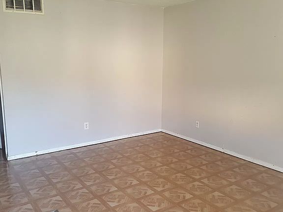 2nd image of 306 Texas St NE APT B