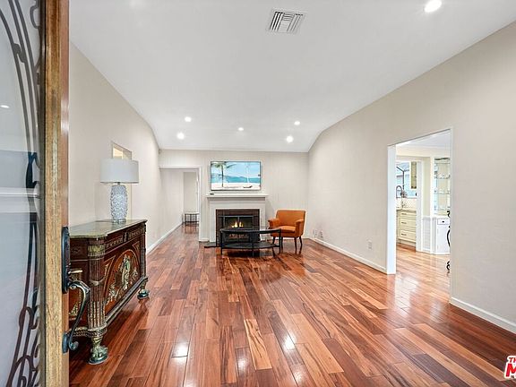 3rd image of 5324 Irvine Ave