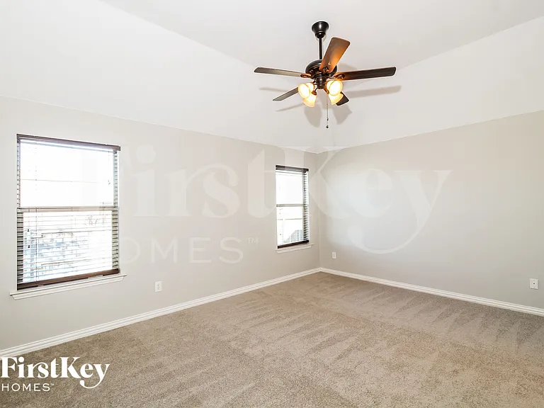 206 Lavaca Dr — Photo 13