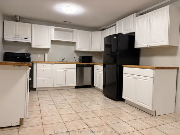 885 Runningbrook Dr #Basement, Mississauga, ON L4Y 2S4