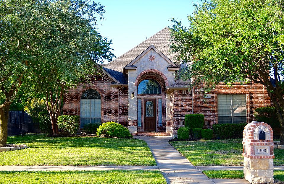 1st image of 1308 Cielo Vista Dr