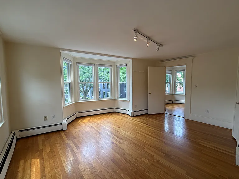 18 Pleasant St #2 — Photo 1