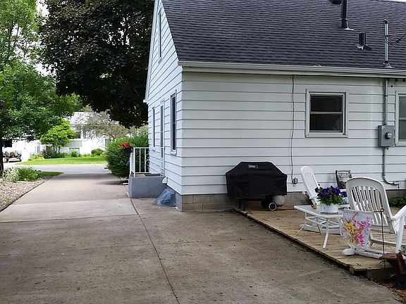 3rd image of 2126 N Upland Crst