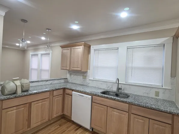 14 Vera St Floor 2, Dorchester Center, MA 02124