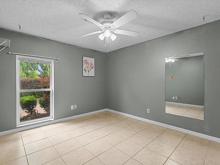 883 Silverpines Rd — Photo 21