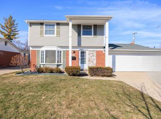 930 Elmsford Ave, Clawson, MI 48017