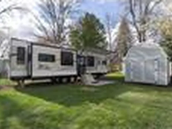 32741 N Lakes Trl, Lindstrom, MN 55045