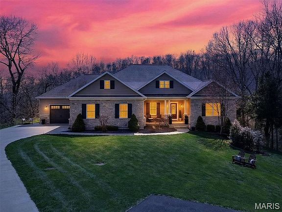 2nd image of 100 Murdoch Ct