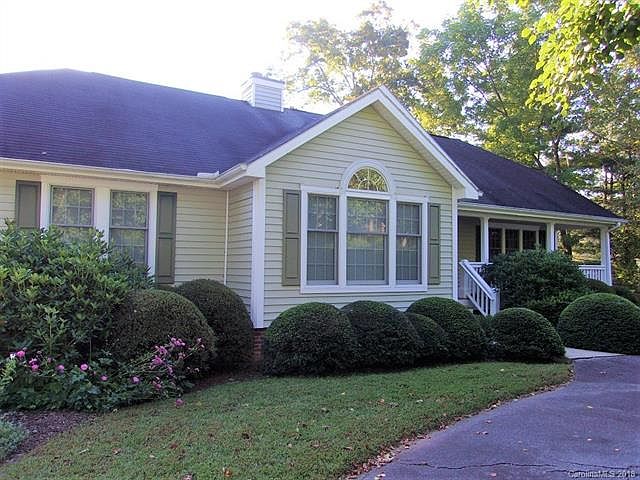 1st image of 8 Old Applewood Ln