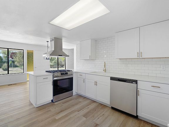 3rd image of 410 Madden Ln