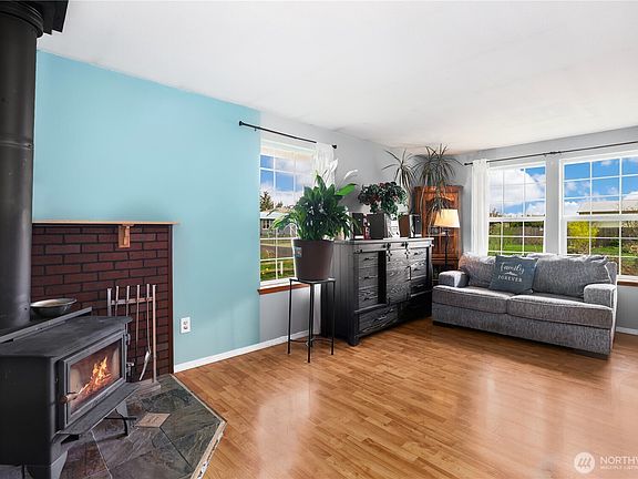4th image of 17937 Iris Place SW