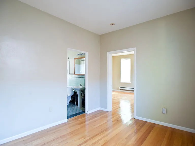 1 Bd/1ba W Heat Near Brady Half Off First Month — Photo 5