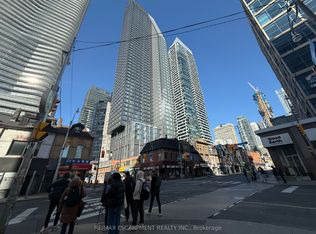 8 Wellesley St W #3009-C01, Toronto, ON M4Y 1E7
