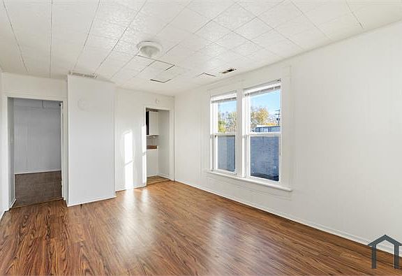 4th image of 52 1/2 N Yale Ave #52-1