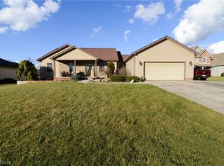 4860 Tree Line Trl, New Middletown, OH 44442