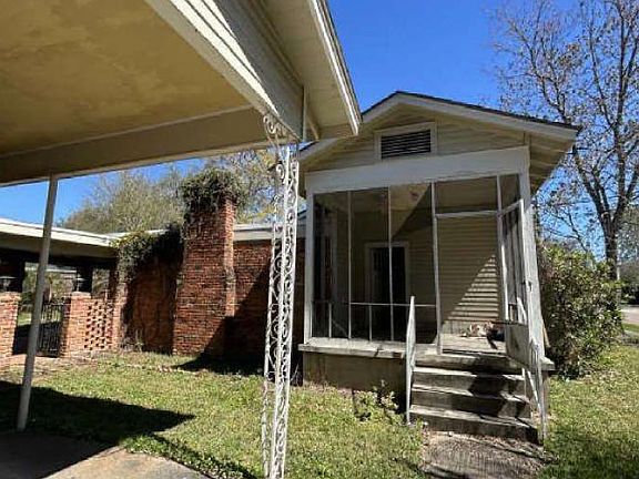 4th image of 23940 Baist St