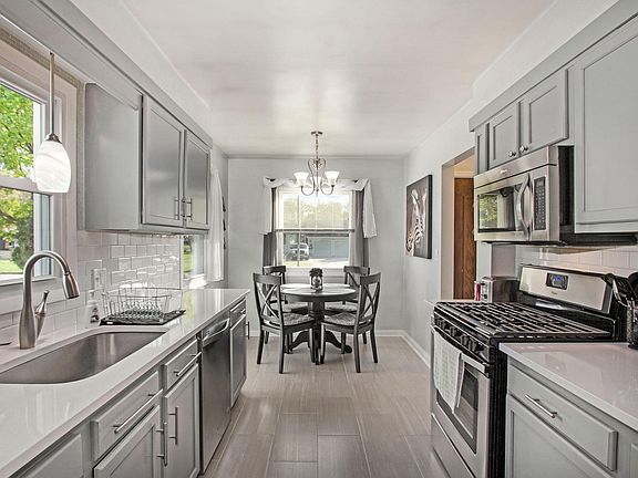 5th image of 220 Comstock Blvd NE