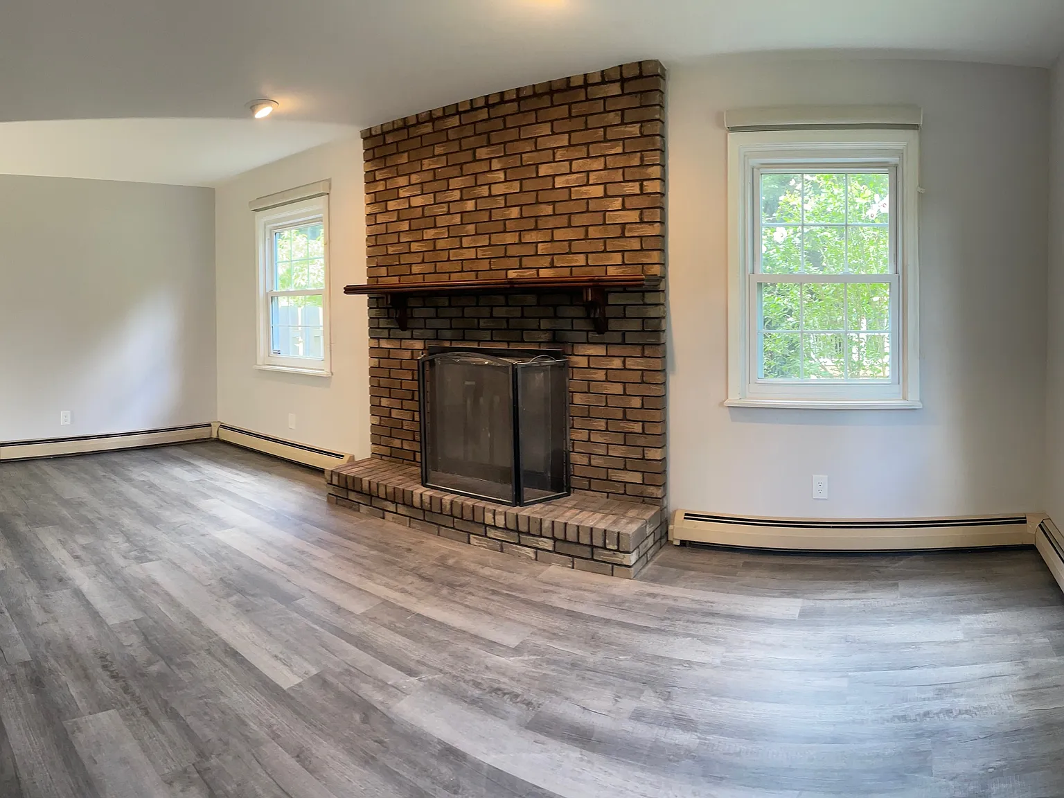 3 bed, 1.5 bath, 1574 sqft, $1,700 — Photo 2