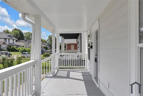 3160 Graceland Ave — Photo 2
