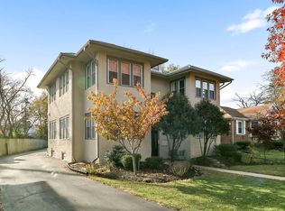 395 N Delaplaine Rd APT 1W, Riverside, IL 60546