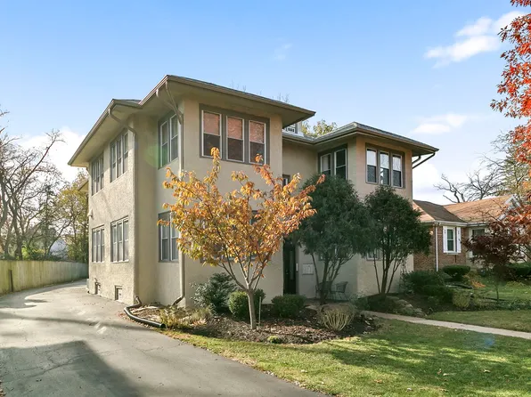 395 N Delaplaine Rd APT 1W, Riverside, IL 60546