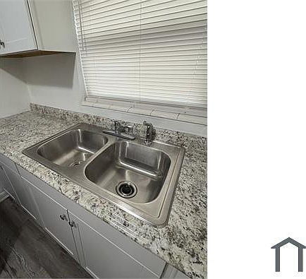 3rd image of 504 Lake St