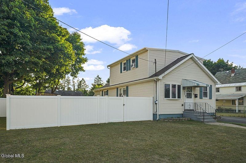 3rd image of 842 Adams Street