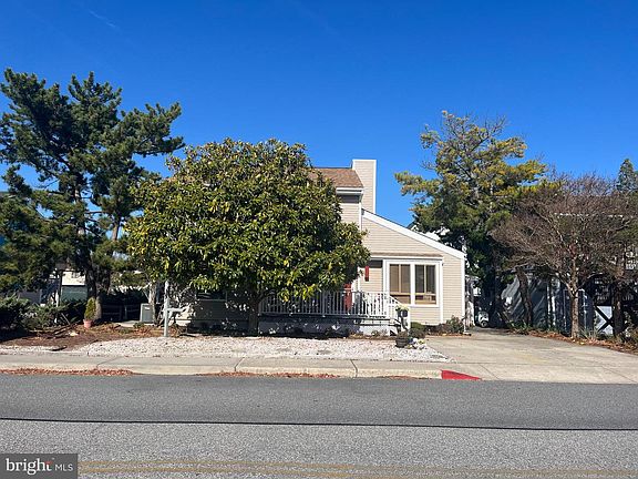 3rd image of 148 Jamestown Rd