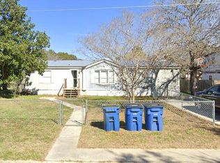 915 Houston St, Pleasanton, TX 78064