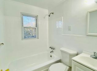 6 Colonial Dr FLOOR 2, Farmingdale, NY 11735