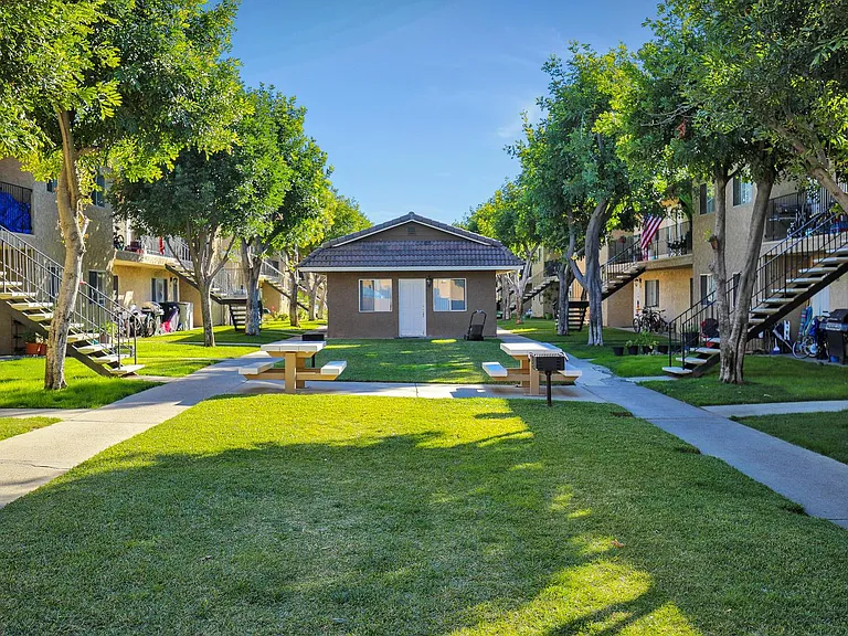 Mission Villa Apartments — Photo 18