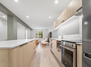 382 Powell St #201, Vancouver, BC V6A1G4