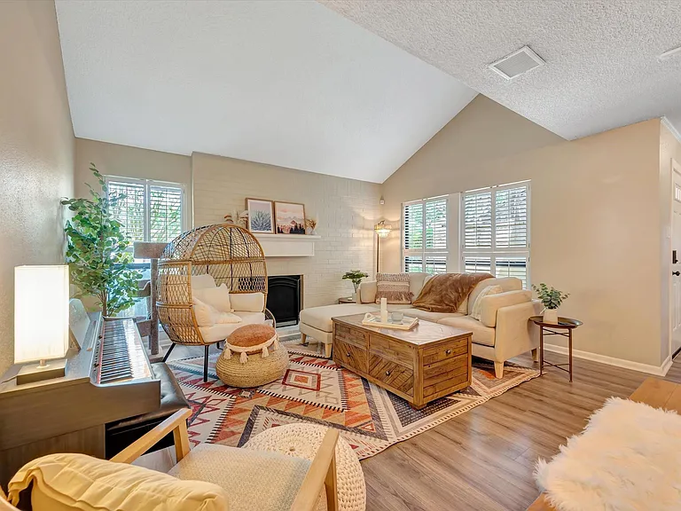 16570 Space Center Blvd — Photo 4