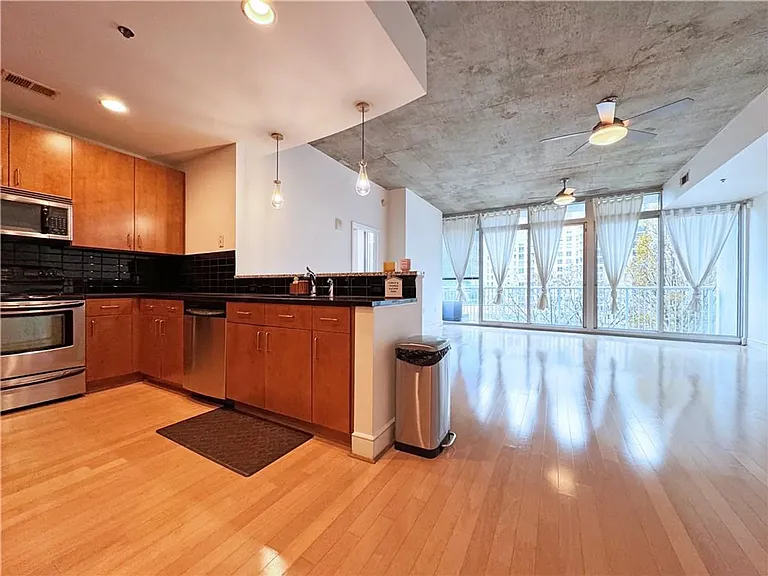 950 W Peachtree St NW — Photo 2