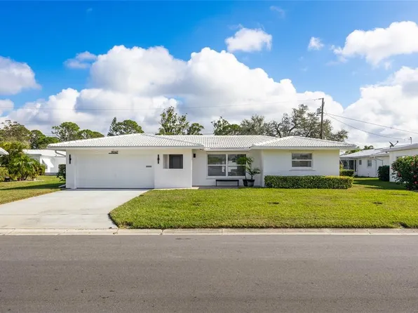 9047 143rd St, Seminole, FL 33776